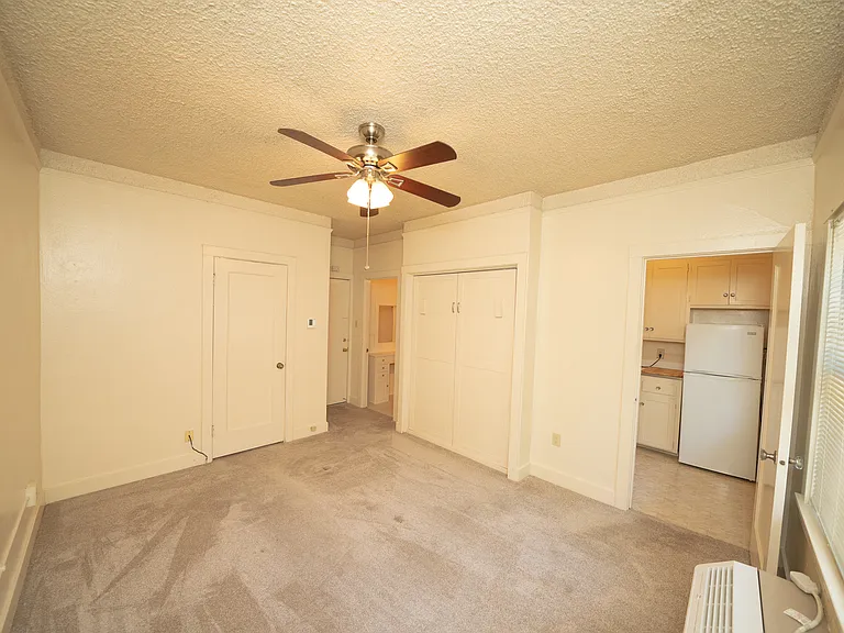 818 25th St #210 — Photo 2