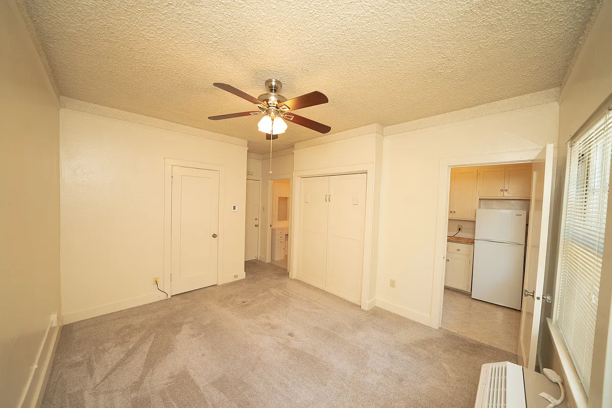 Building Photo - 818 25th St #210