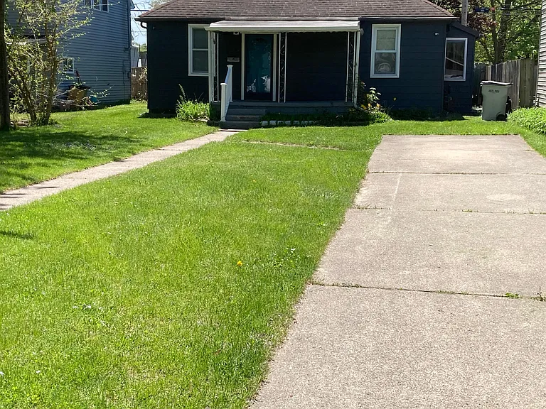 1312 E Harry Ave — Photo 38