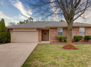1120 N Hutchinson Ave, Springfield, MO 65803