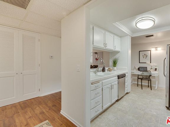 3rd image of 2324 S Beverly Glen Blvd Unit 107