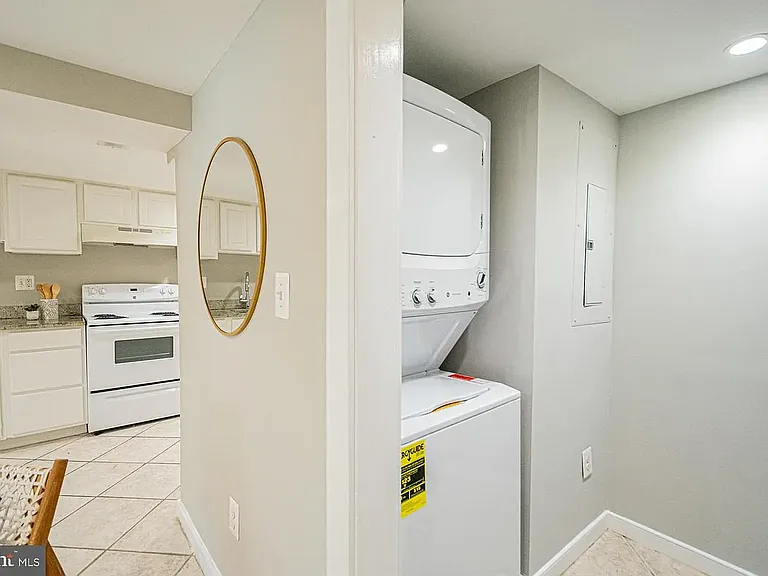 129 Florida Ave NW #B — Photo 8