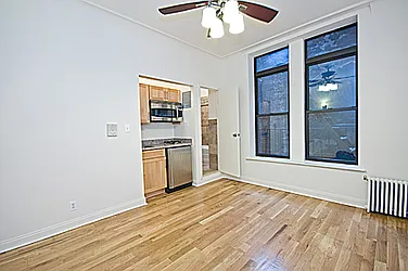 Rented by Barkoff Residential 