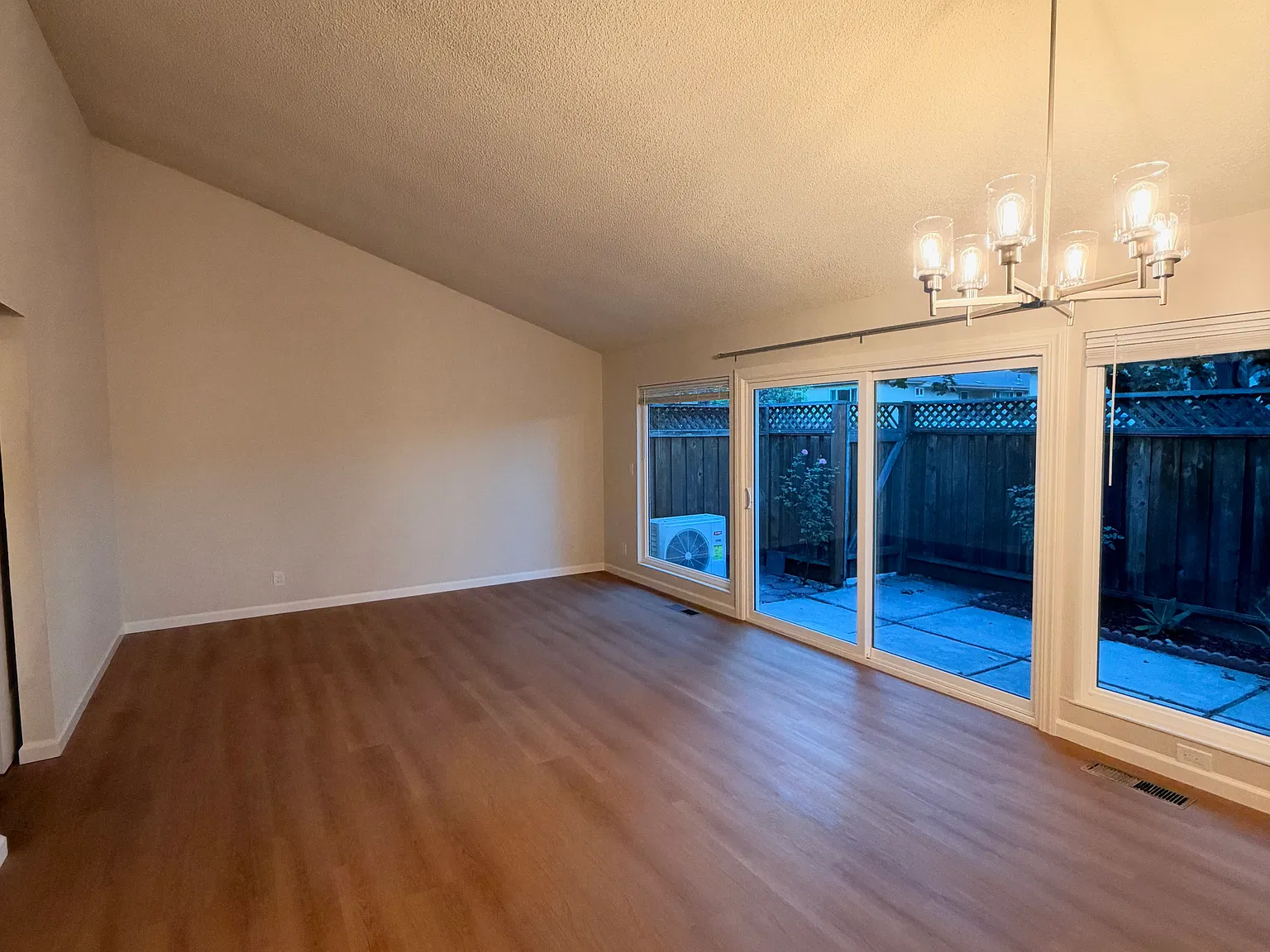 2 bed, 1152 sqft, $4,900 — Photo 3