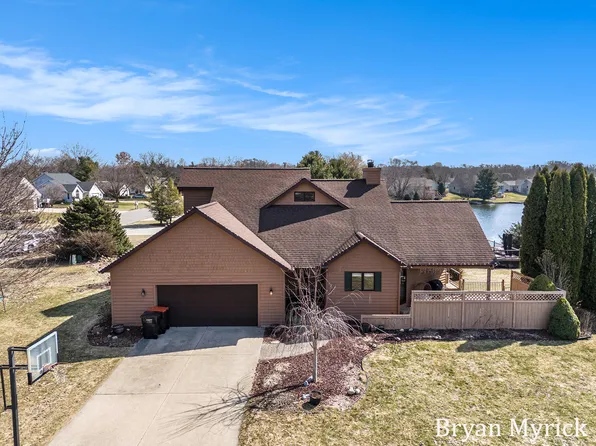 9156 Bluff Lake St, Zeeland, MI 49464