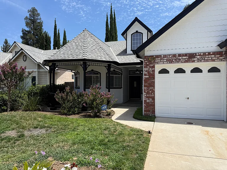 10168 N Price Ave — Photo 1