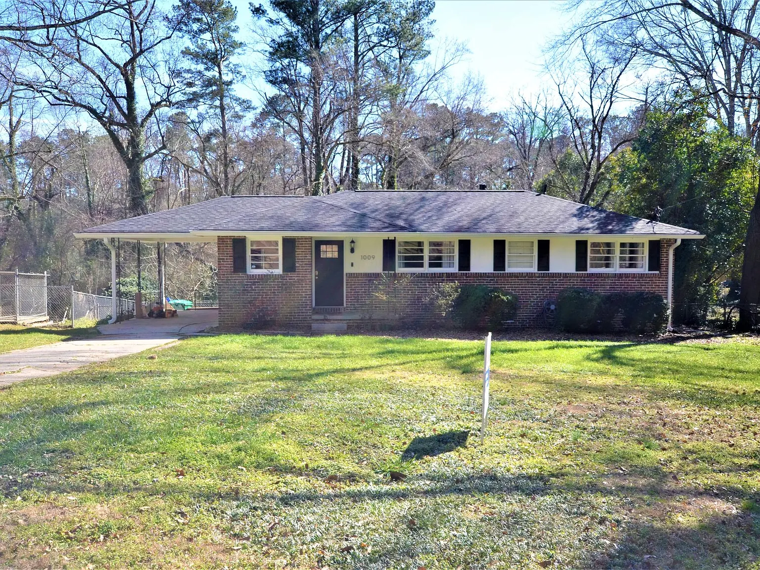 3 bed, 1.5 bath, 1186 sqft, $2,395 — Photo 2