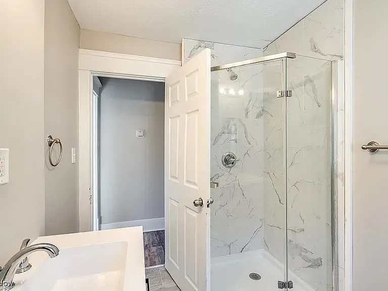 1 bed, $1,000 — Photo 2