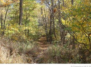 130 Crooked Hill Rd, Guilford, CT 06437