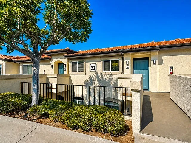 2 bed, 2.5 bath, 1024 sqft, $3,800 — Photo 4