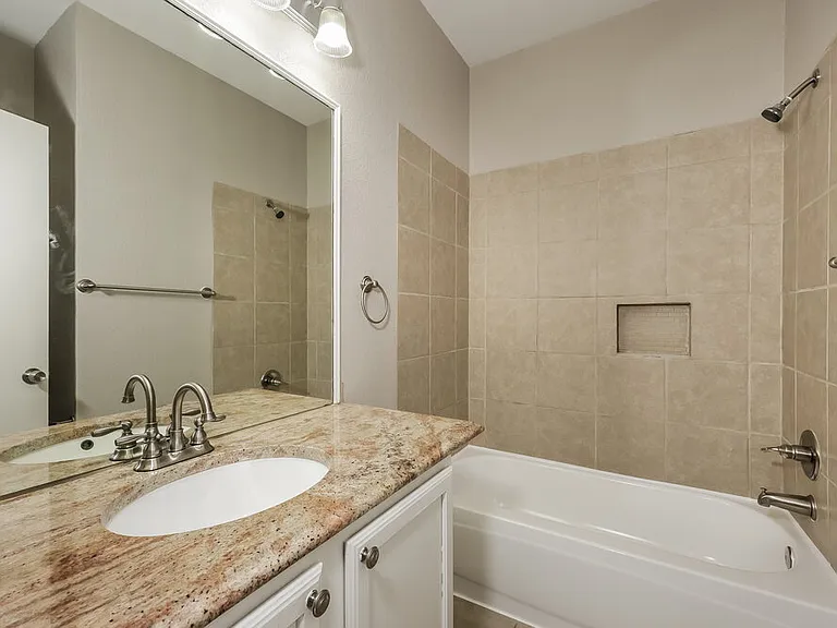 916 Buffalo Springs Dr — Photo 15