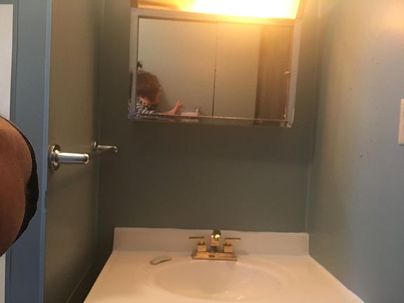 Bathroom sink
