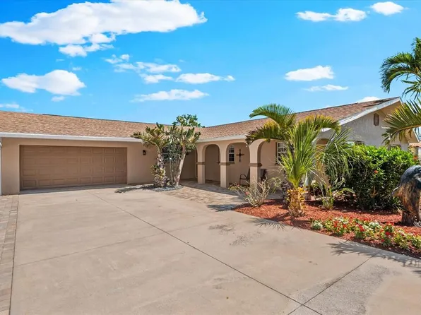 5563 America Dr, Sarasota, FL 34231