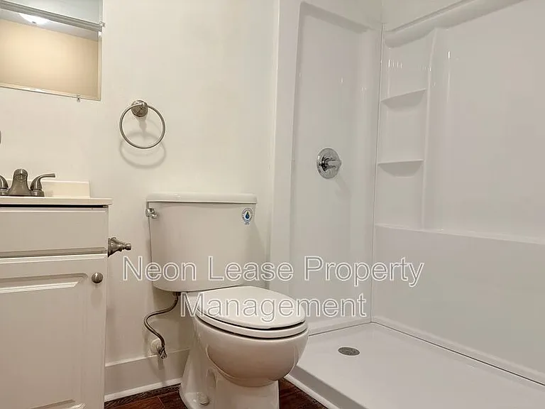 107 NW Front St — Photo 5