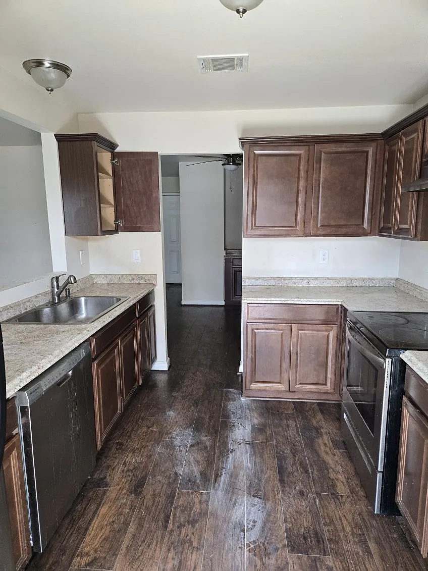 1806 Country Village Blvd — Photo 2