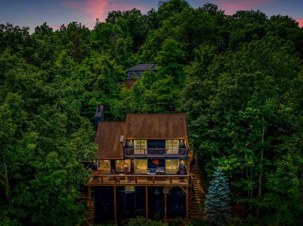 1679 Zurich Rd, Gatlinburg, TN 37738