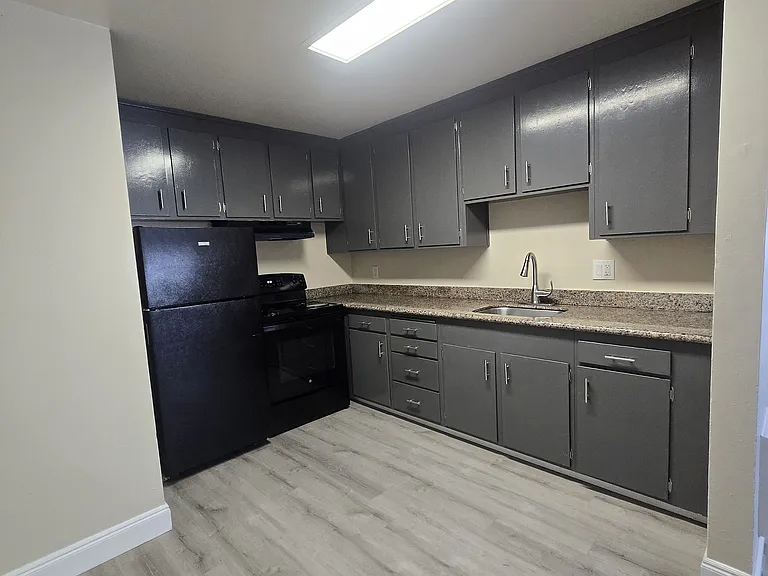 24545 Oneil Ave — Photo 5