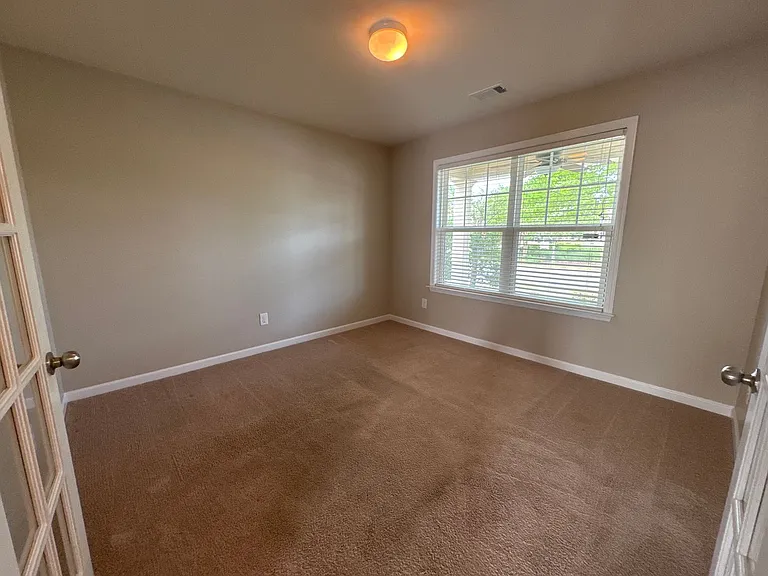 112 Suggs Dr — Photo 2