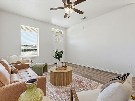 4th image of 504 Hadley Ln