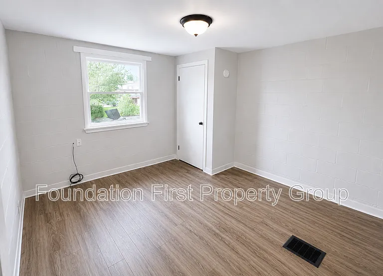 240 W High St #8 — Photo 6