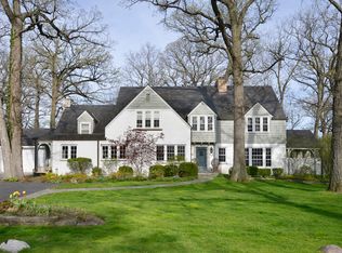 545 Thornwood Ln, Northfield, IL 60093