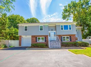 6A Pine Rd, Syosset, NY 11791