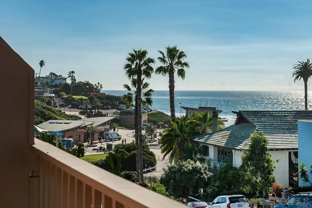 2 bed, 1.5 bath, 1350 sqft, $7,500 — Photo 2