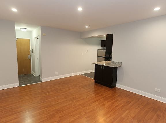 5th image of 6201 N Kenmore Ave #Ng