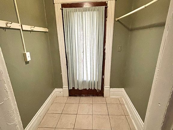 4th image of 218 S Bingham St #218