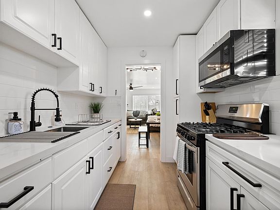 3rd image of 315 Ash Ave