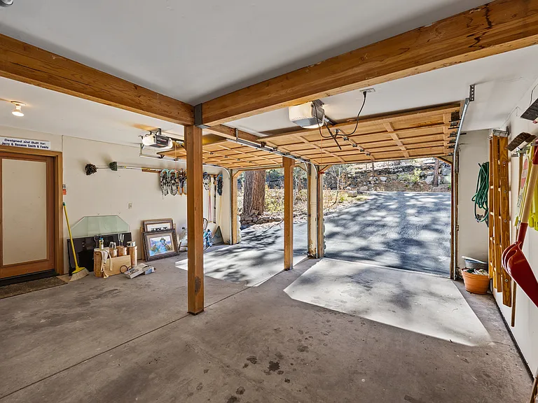 724 Conifer — Photo 29