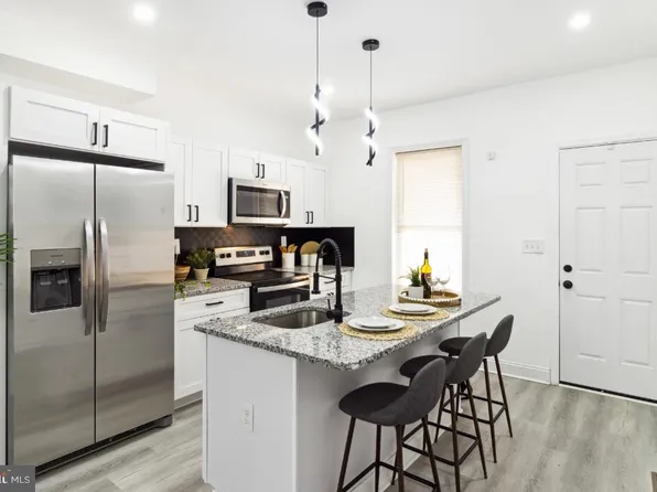 806 N Lakewood Ave, Baltimore, MD 21205