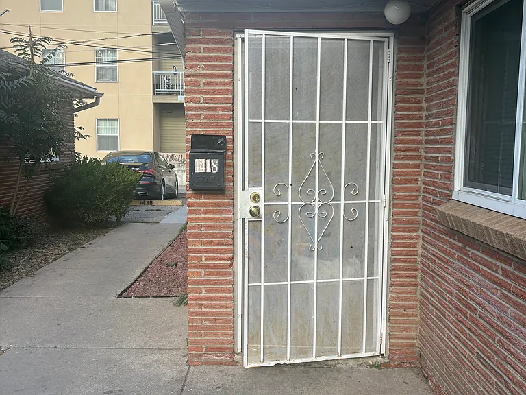 1412 Clinton St — Photo 7