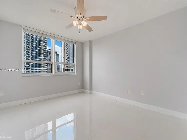 2000 N Bayshore Dr — Photo 6