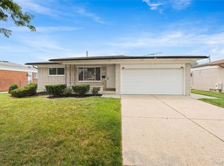 35203 Eden Park Dr, Sterling Heights, MI 48312