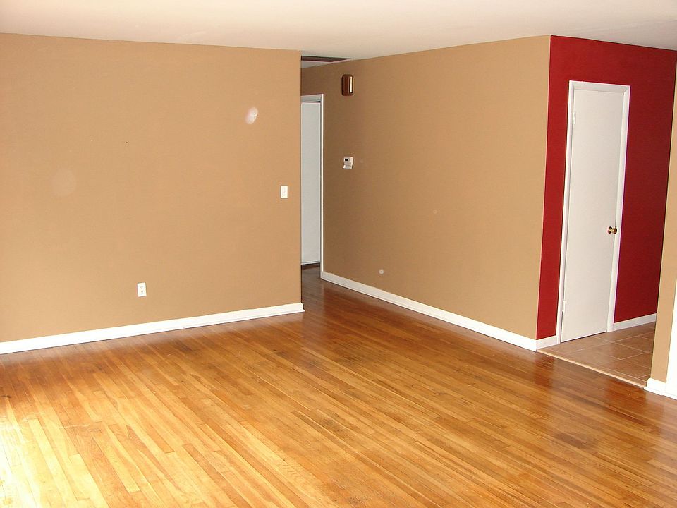 2nd image of 1904 Hardy Dr