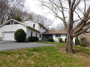 4 Wilbur Ln, East Lyme, CT 06333