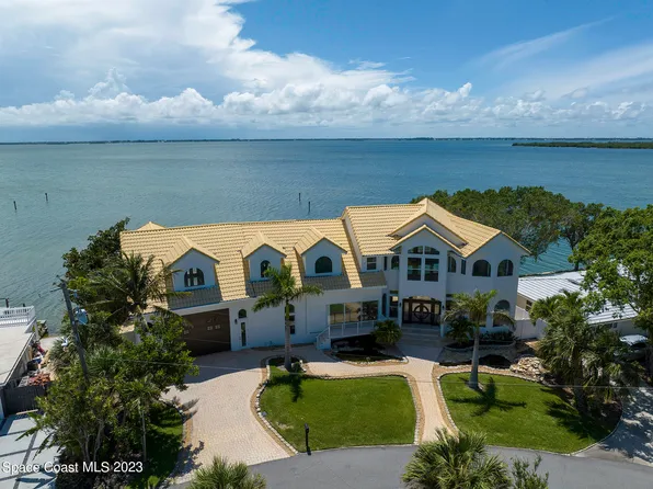 21 W Point Dr #101, Cocoa Beach, FL 32931