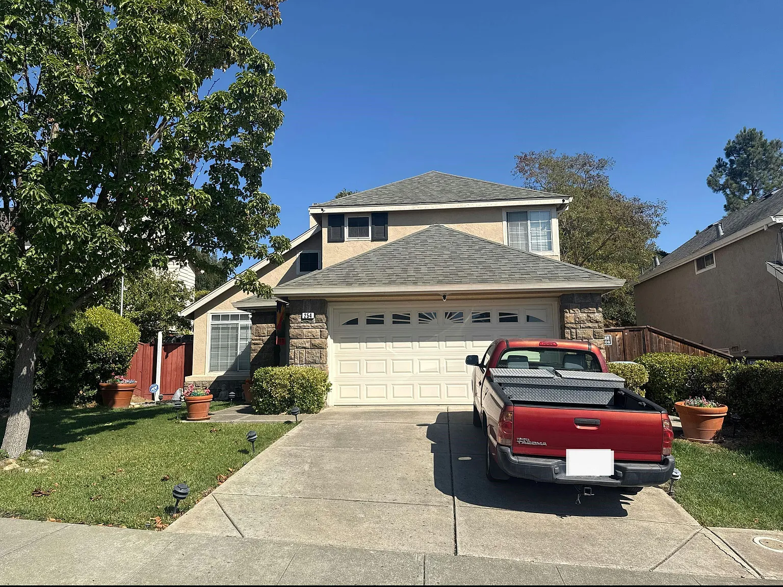 254 Souza Way photo 1