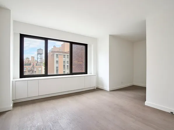 220 E 72nd St, New York, NY