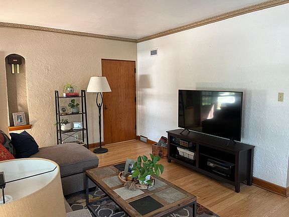 2nd image of 3508-3510 S Pine Ave