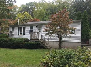 75 Eight Bells Rd, Riverhead, NY 11901