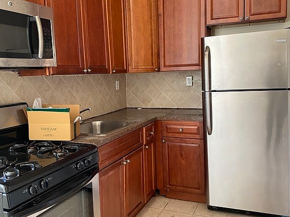 3rd image of 55 Winthrop St APT 6C