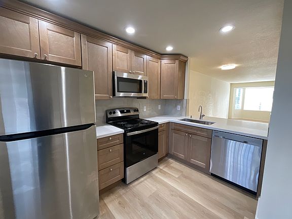 3rd image of 768 122nd Ave NE
