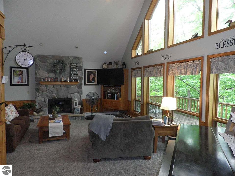 1st image of 13250 Deerpath Ln