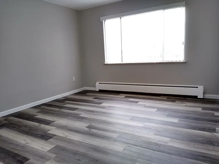 1990 N Beeler St #8 — Photo 30