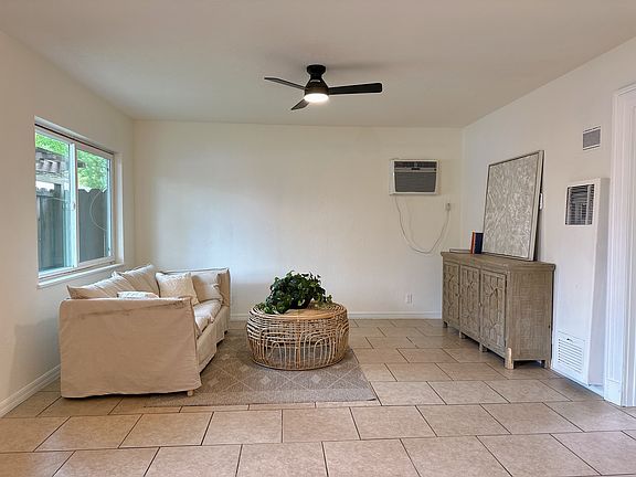 2nd image of 166 N Mar Vista Ave APT 1
