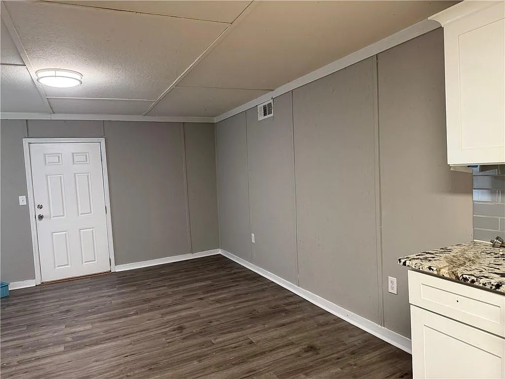 3 bed, 2.0 bath, 1100 sqft, $1,550 — Photo 3