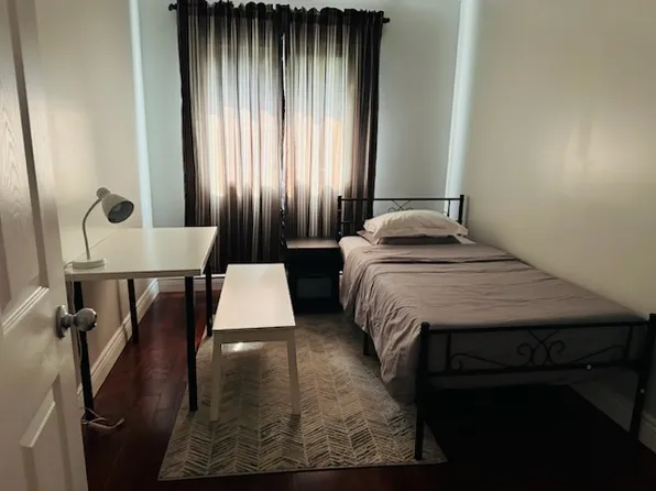 101 Dundalk Dr #1, Toronto, ON M1P 4V1