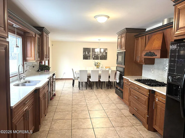 1902 Westfield St — Photo 11